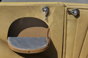 S.S. One Tourer (1933) - ... ein Abflagefach für die Fondpassagiere