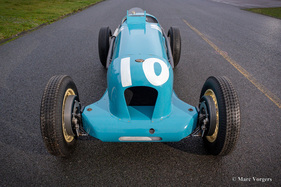 SEFAC Grand Prix (1934) - miti eigenständiger aerodynamische Front. Fahrersitz nach rechts verschoben