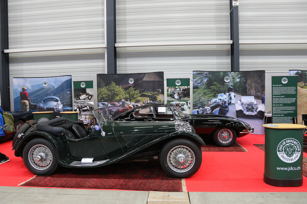 SS 100 und Jaguar E-Type auf dem Stand des Jaguar Drivers Club (JDC) - Swiss Classic World Luzern 2024