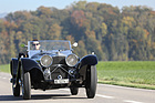 Bild: SS Jaguar 100 2 1/2 Litre (1938) – Riesige Scheinwerfer und entsprechende Hupen darunter