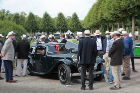 Bild SS1 Four Light Saloon (1936) - Best of Show, von der Jury intensiv inspiziert und diskutiert - Classic-Gala Schwetzingen 2020