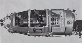 STP-Paxton Turbocar (1967) – Die Gasturbine des Typs Pratt & Whitney ST6B-62. Rechts Einlass und Kompressorturbine, in der Mitte der Brennraum, links Arbeitsturbine und Abgasführung