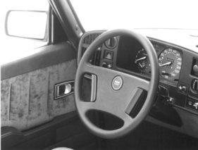 Saab 900 Turbo (1981) - das Interieur des Turbo