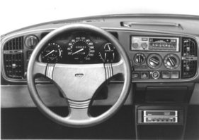 Saab 900 Turbo (1984) - neues Lenkrad, weiterhin übersichtliches Armaturenbrett