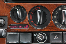 Saab 900i 16 Cabriolet (1990) - Sicherheitsbewusstsein - Anzeige für Sicherheitsgurte (1990)