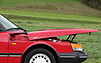 Saab 900i 16 Cabriolet (1990) - mechanische Finesse - die nach vorne in zwei Stufen öffnende Motorhaube (© Bruno von Rotz, 2014) Saab 900i 16 Cabriolet (1990) - mechanische Finesse - die nach vorne in zwei Stufen öffnende Motorhaube (© Bruno von Rotz, 2014)