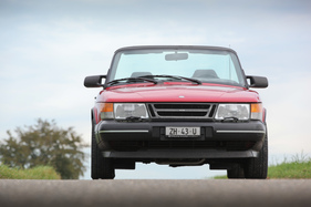 Saab 900i 16 Cabriolet (1990) - von vorne kaum von den übrigen 900-ern zu unterscheiden Saab 900i 16 Cabriolet (1990) - von vorne kaum von den übrigen 900-ern zu unterscheiden