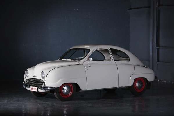 Saab 92 B De Luxe Berline (1953) - angeboten als Lot 349 an der Versteigerung "Les Grandes Marques du Monde au Grand Palais" von Bonhams am 6. Februar 2014