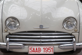 Saab 92 B De Luxe Limousine (1953) - wurde als Lot 349 an der Bonhams Auktion im Grand Palais in Paris am 6. Februar 2014 versteigert