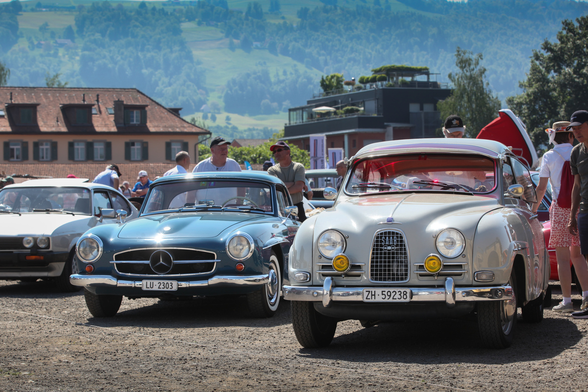 Saab 93 (1958) - next to Mercedes-Benz 190 SL with hardtop - Oldtimer Sunday Morning May 2022