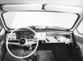Saab 93 B (1958) – einfaches, aber gut ausgestattetes Cockpit mit grossem Handschuhkasten