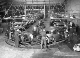 Saab 96 (1962) - Produktion - die Karosserien des Saab 96 werden im Werk Trollhätten zusammengebaut