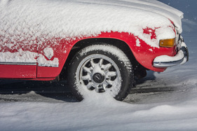 Saab 96 (1975) - 15-Zoll-Räder von Ronal und gute Winterreifen