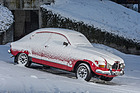 Bild: Saab 96 (1975) - Dick eingeschneit. Ob er wohl anspringt?