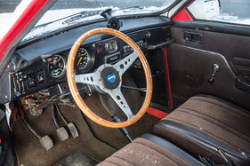 Saab 96 (1975) - Nachgerüstetes, aber zeitgenössisches Holzlenkrad