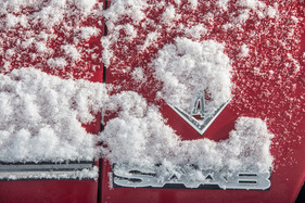 Saab 96 (1975) - Stolzer Hinweis auf den Ford-Viertakter