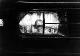 Saab 99 (1976) – serienmässig mit Waschdüse und Wischer für die Scheinwerfer