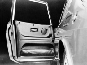 Saab 99 EMS (1974) – Türverkleidung mit eigenwillifer Positionierung von Öffner und Fensterkurbel