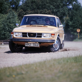 Saab 99 GL (1976) – dank Frontantrieb gute Fahreigenschaften auf losem Untergrund