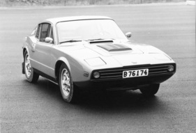Saab Sonett III (1971) - die flache Front erforderte einige Umbauarbeiten am Motor
