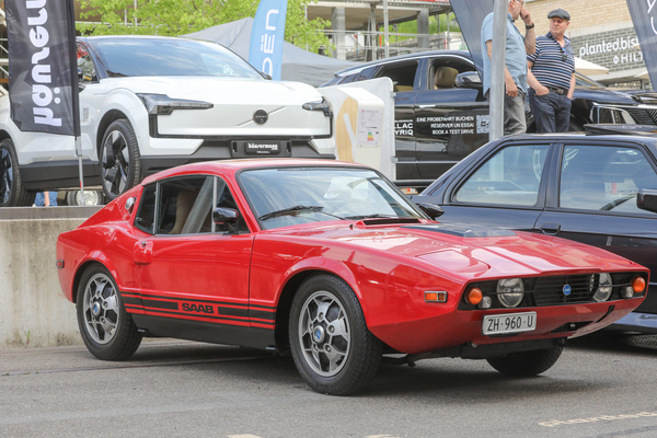 Saab Sonett III (1971) – winziges Kunstoff-Sportcoupé mit Ford-V4 und "Fussball"-Leichtmetallrädern – Older Classics Mai 2024