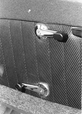 Saab Sonett V4 (1968) - das Türinnenfutter mit Fensterkurbel udn Türöffner