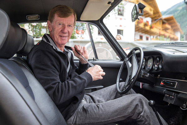 Saalbach-Classic 2014 - Der gut gelaunte Walter Röhrl im Porsche