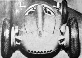 Sacha-Gordine (1953) – Entlüftung des Hecks durch acht Löcher in der Karosserie Sacha-Gordine (1953) – Entlüftung des Hecks durch acht Löcher in der Karosserie