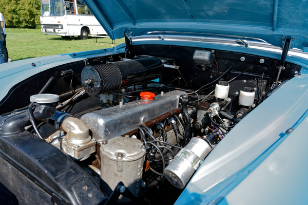 Sachsenring P 240 (1957) , der 2,4-Liter-Reihensechszylinder wurde auch im IFA P3 verwendet – OMMMA 2023