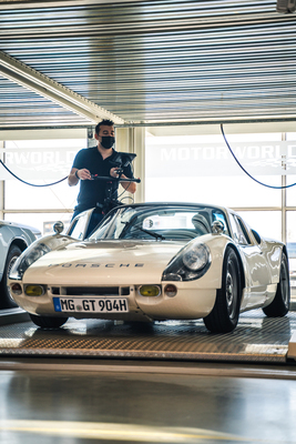 Season opener 2021 - Excerpt from the short film by Motorworld 2021 - Matze Stange at work