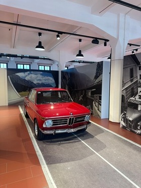 San Bernardino – Reiseroute oder Transitstrecke – Das Jahrhundert des Automobils. Graubünden 1925-2025 – Emil Frey Classic Center
