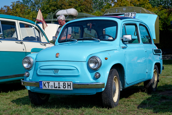 Saporoshez 965 (1960) , ganz offensichtlich vom Fiat 600 inspirierter, bei Moskwitsch entwickelter Kleinwagen – OMMMA 2023