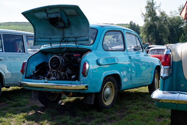 Saporoshez 965 (1960) , kleines Auto, große Räder: mit den 13-Zöllern kam man auch auf schlechten Straßen gut voran – OMMMA 2023