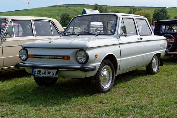 Saporoshez 968 M (1979) , später Sapo, bei dem allerlei Kunststoffteile zu 40 kg geringerem Gewicht führten – OMMMA 2023
