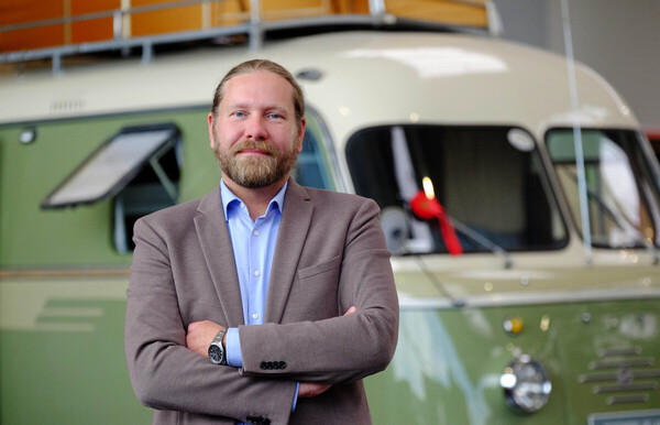 Bild: Sascha Fillies, seit März 2024 neuer Direktor des Erwin Hymer Museums – Besuch im Erwin-Hymer-Museum