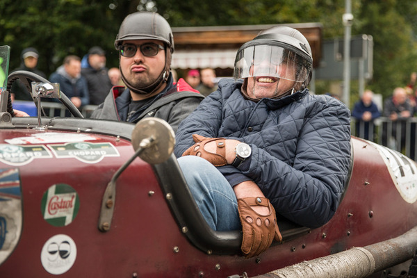 Saueng das Ding, aber zumindest lachte er noch, …