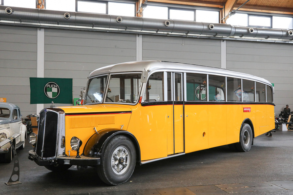 Saurer Postauto 4 C (1948) - Diesel-"Car Alpin" mit 135 PS für 12,5 Tonnen Gesamtgewicht - Klassikwelt Bodensee 2024