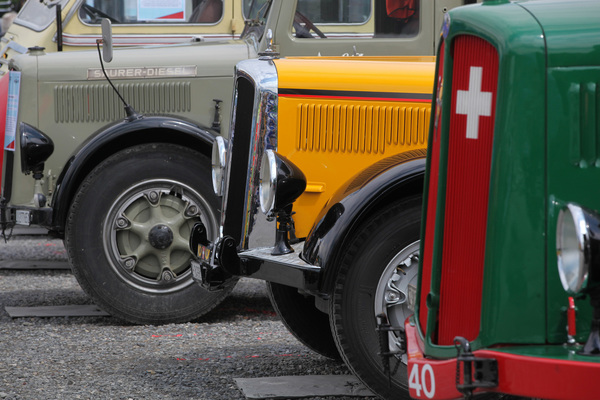 Saurer Postauto zwischen anderen Saurer-Fahrzeugen - Swiss Classic World Luzern 2019