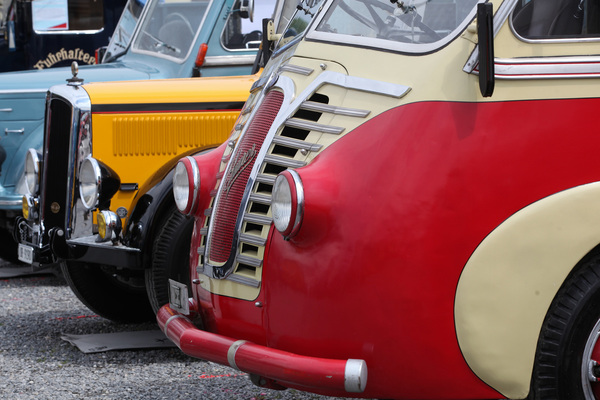 Saurer Reisebusse in unterschiedlichem Design - Swiss Classic World Luzern 2019