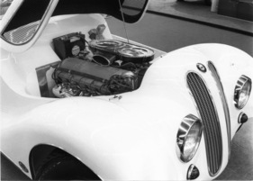 Sbarro Tipo America (1976) - längs eingebauter BMW-Reihensechszylinder ersetzt den vorher eingebauten Vierzylinder - Genfer Autosalon 1976