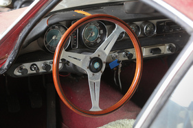 Scheunenfund Volvo P1800 S (1968) - das Originallenkrad wich wohl irgendwann einem passenden Sportlenkrad