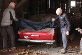 Scheunenfund Volvo P1800 S (1968) - der Triumph-Kleber täuscht, das ist natürlich ein Volvo