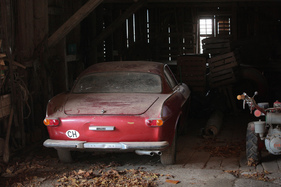 Scheunenfund Volvo P1800 S (1968) - der Wagen scheint insgesamt intakt zu sein