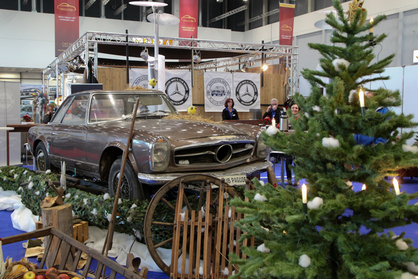 Bild Scheunenfund/Weihnachtsinstallation beim Pagoden-Club - Retro Classics Bavaria 2019