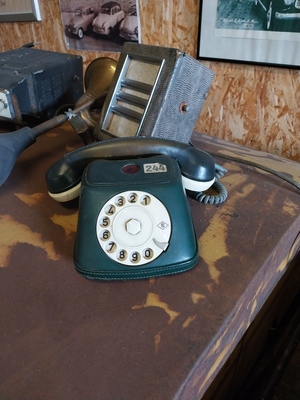 Schick in Leder: Möglicherweise das Diensttelefon von C. F. W. Borgward – Zu Besuch in der Sammlung Hilker