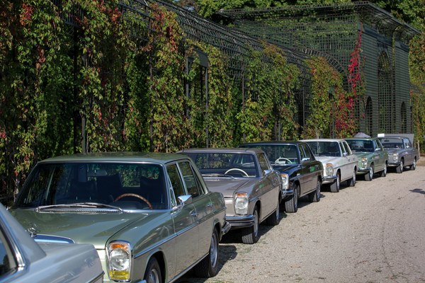 Schillernde Farben waren beim Mercedes-Benz /8 nicht gefragt - Classic-Gala Schwetzingen 2018