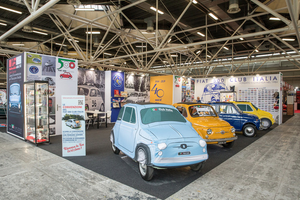 Bild: Schlechte Tarnung: ein Fiat 500, der sich als Fiat 500 verkleidet hat – Auto e Moto d'Epoca 2024