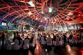 Schlussfeier im Red-Bull-Hangar