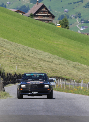 Bild: Schmale Bergstrassen sind für den Audi quattro kein Problem - Impression von der Heidiland Classic 2019