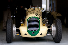 Schmuckstücke standen überall einsatzbereit, so auch dieser Maserati 6CM aus dem Jahre 1938 – Spa Six Hours 2013